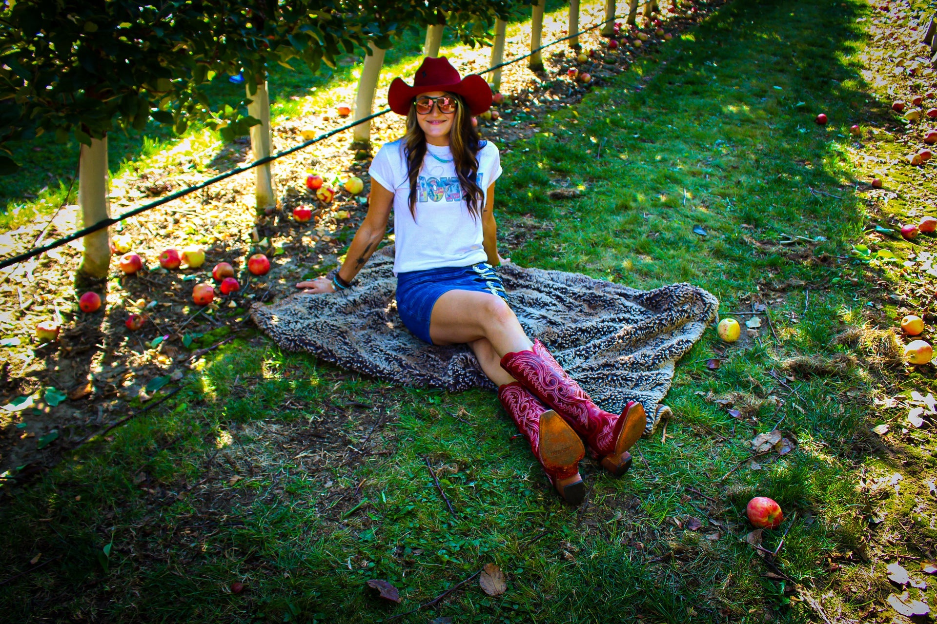 Howdy Tee